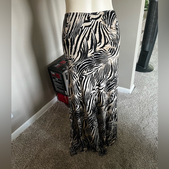 Zebra print maxi skirt - Picture 2 of 3